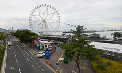 Ferris Wheel (Mall of Asia) - Photo by Len